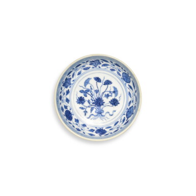 View full screen - View 1 of Lot 20. A small blue and white ‘lotus bouquet’ saucer dish, Seal mark and period of Daoguang | 清道光 青花一把蓮小盤 《大清道光年製》款.
