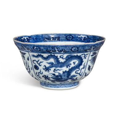 View full screen - View 1 of Lot 146. A blue and white 'phoenix and dragon' bowl, Mark and period of Yongzheng | 清雍正 青花龍鳳呈祥紋花式盌 《大清雍正年製》款.