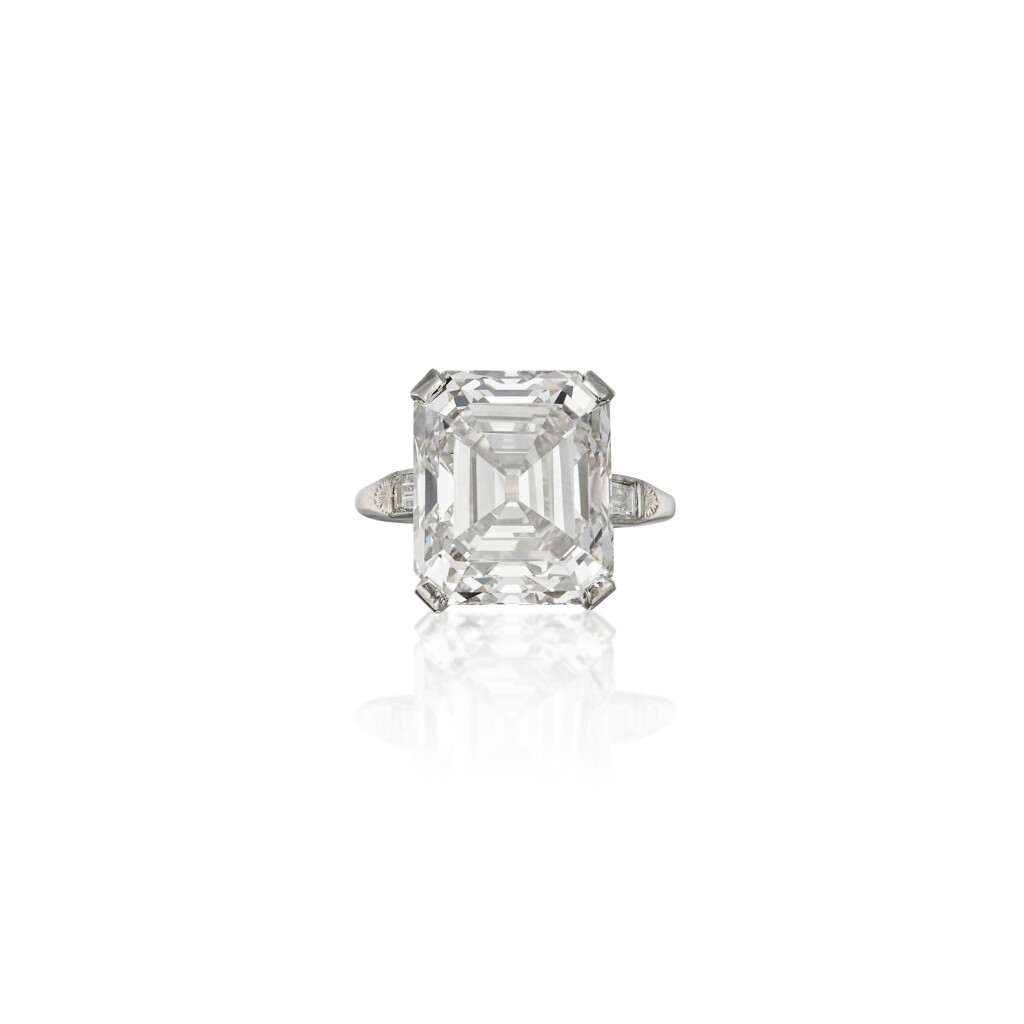 View full screen - View 1 of Lot 60. Diamond Ring.