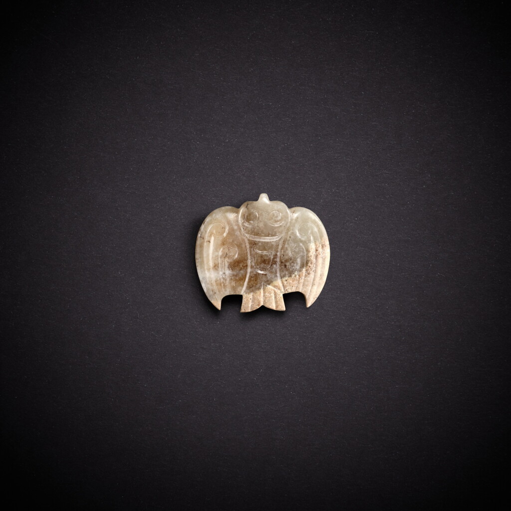 View full screen - View 1 of Lot 7867. A celadon jade bird, Western Zhou dynasty | 西周 青玉鳥.