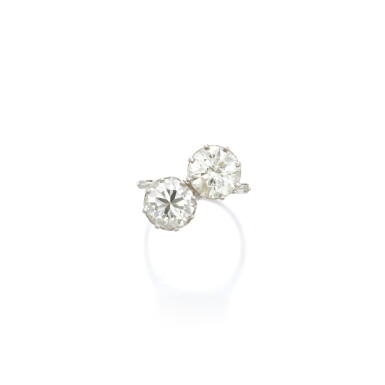 View full screen - View 1 of Lot 958. Diamond Ring weighing 2.97 and 2.88 carats.