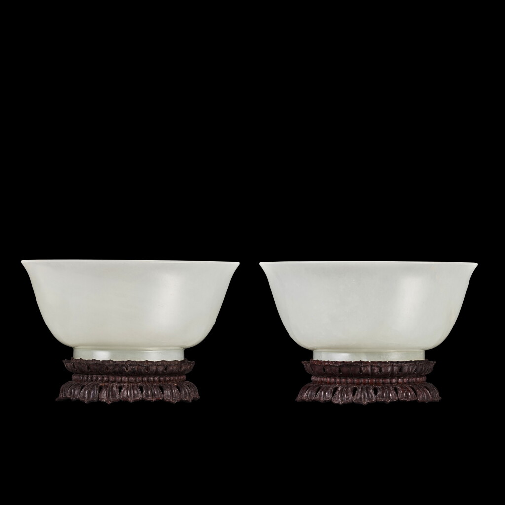 View full screen - View 1 of Lot 3609. An exceptional and rare pair of white jade bowls, Qing dynasty, Qianlong period | 清乾隆 白玉光素撇口盌一對.