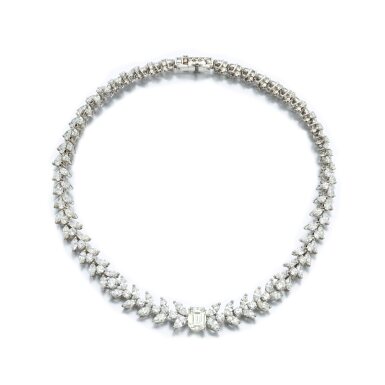 View full screen - View 1 of Lot 946. Diamond necklace.
