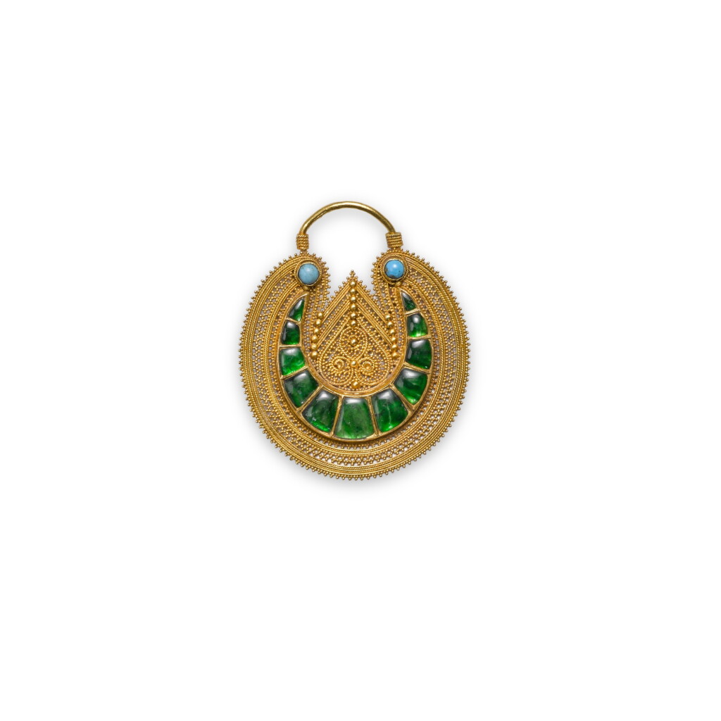 View full screen - View 1 of Lot 830. A gold nose ornament (Bulak), India, 20th century.
