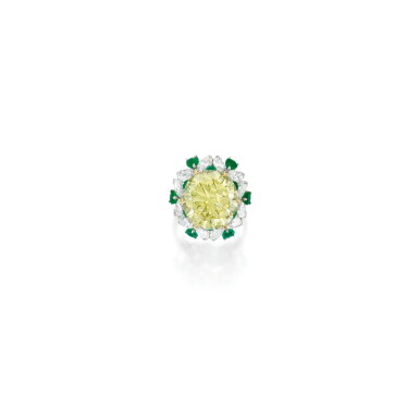 View full screen - View 1 of Lot 468. FANCY INTENSE YELLOW DIAMOND, DIAMOND AND EMERALD RING, VAN CLEEF & ARPELS | 濃彩黃色鑽石配鑽石及祖母綠戒指,梵克雅寶.