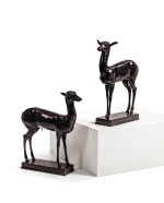 Paire de faons d'Herculanum en bronze patiné d'après l'antique, fin XIXe - début XXe siècle