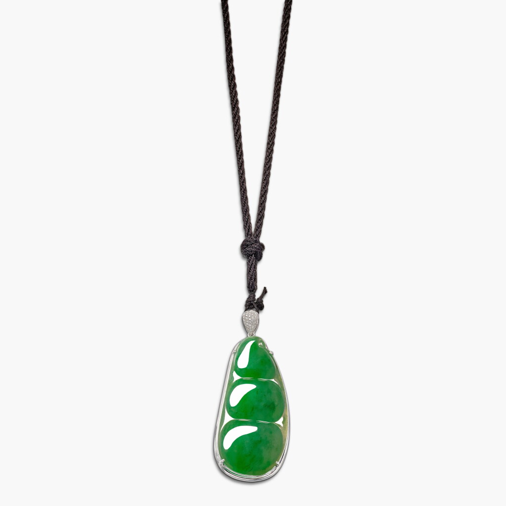 View full screen - View 1 of Lot 1757. Carved Jadeite Peapod and Diamond Pendent Necklace | 天然翡翠「福豆」 配 鑽石 項鏈.
