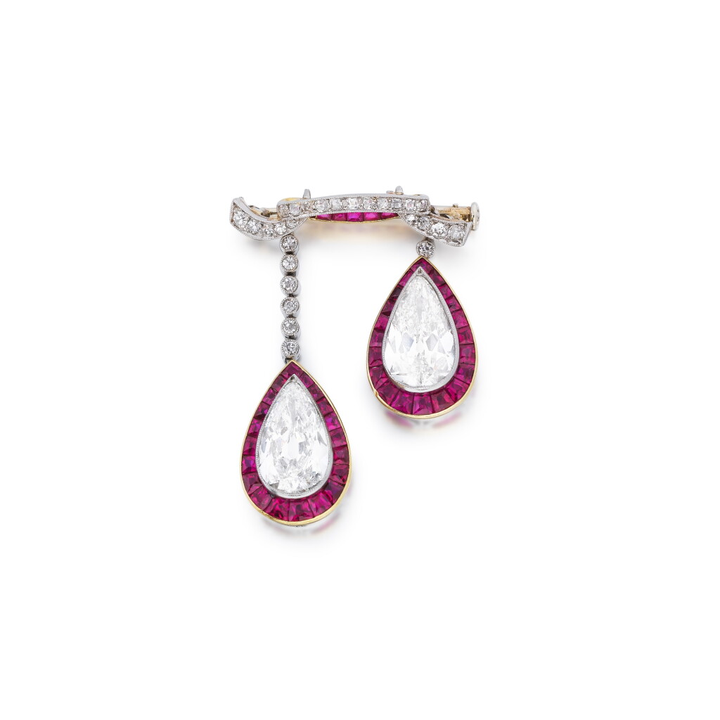 View full screen - View 1 of Lot 42. Broche diamants | Diamond brooch.