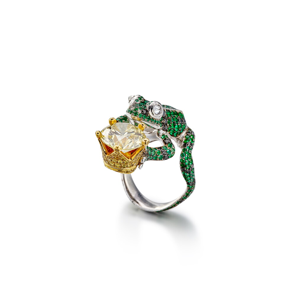 View full screen - View 1 of Lot 1626. ‘Animal World’ Fancy Yellow Diamond, Emerald and Diamond Ring | 蕭邦 | ‘Animal World’ 5.55克拉 彩黃色鑽石 配 祖母綠 及 鑽石 戒指.