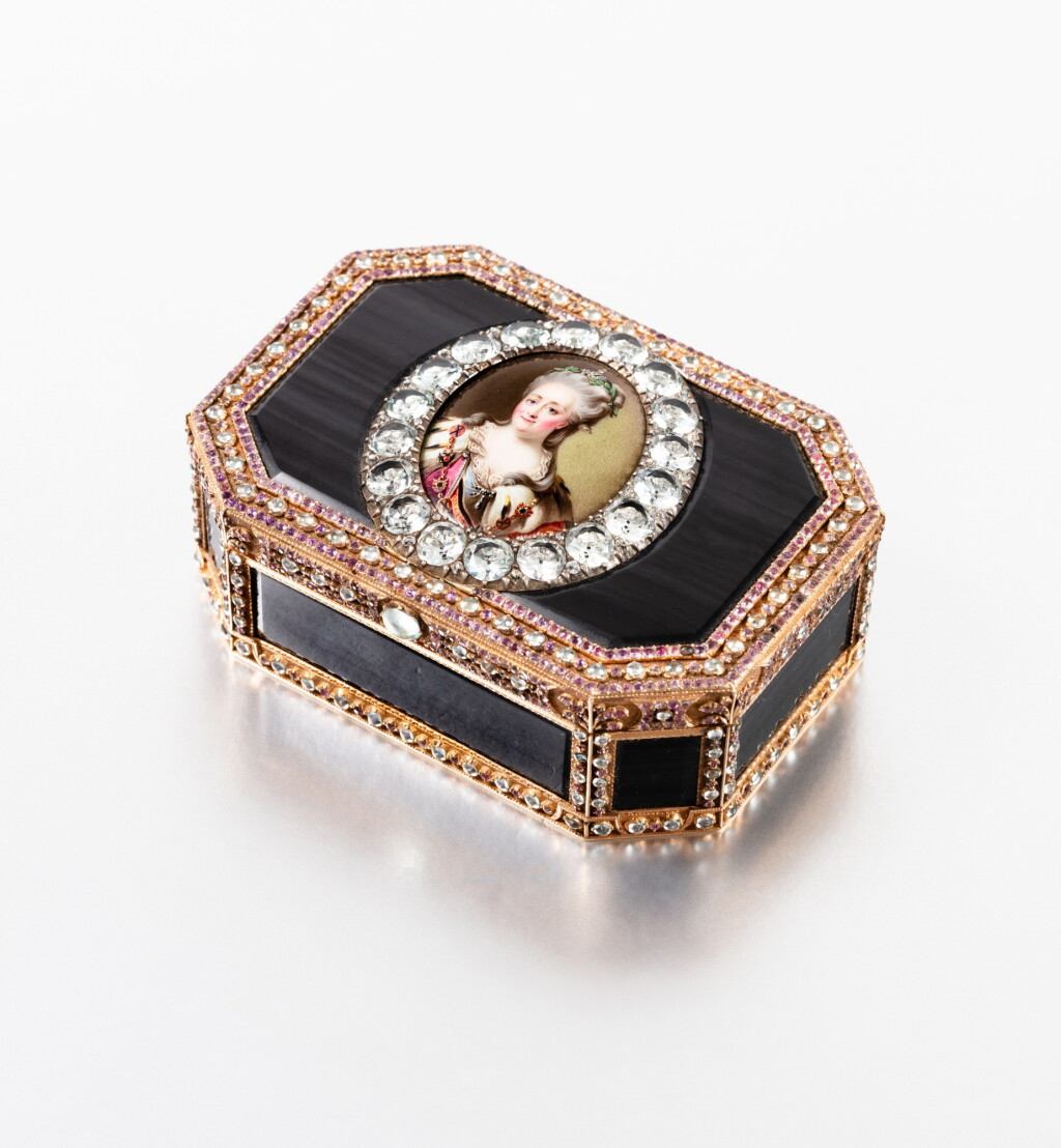 View full screen - View 1 of Lot 27. Empress Catherine the Great: A paste-set gold-mounted hardstone and enamel Imperial presentation snuff box, Jean Pierre Ador, St Petersburg, 1783 .