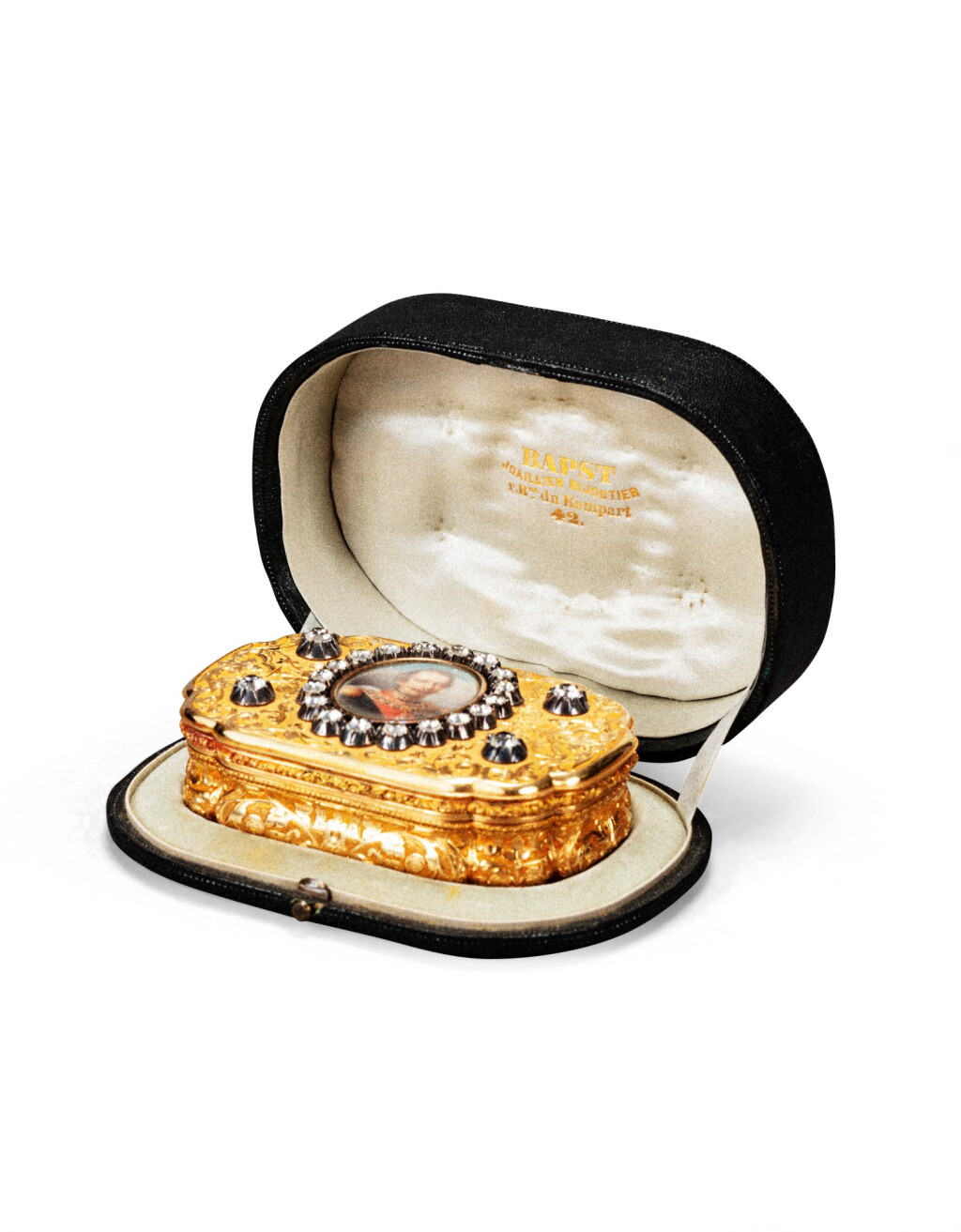 View full screen - View 1 of Lot 41. A gold presentation box given by Napoléon III to préfet Vaïsse in 1860 with miniature signed Passot, in fitted case | Boîte de présentation en or sertie d'une miniature représentant Napoléon III, signée Passot, donnée par l'Empereur en 1860 au préfet Vaisse, dans son écrin à la forme.