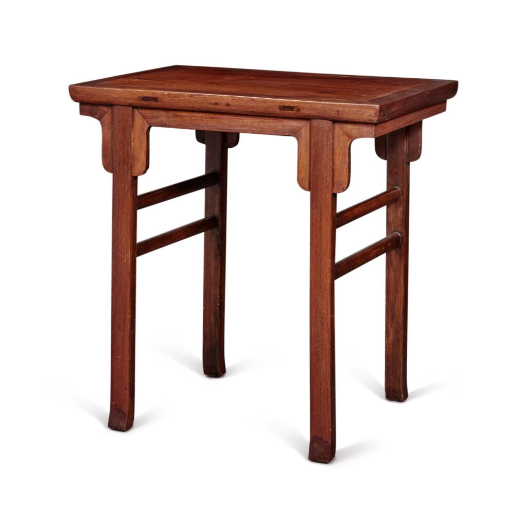View full screen - View 1 of Lot 761. A 'huali'-veneered and softwood recessed leg table (Jiuzhuo), 19th / 20th century | 十九 / 二十世紀 花梨單板夾頭榫酒桌.