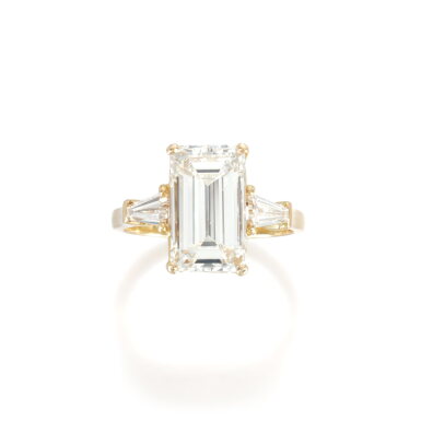 View full screen - View 1 of Lot 764. Diamond ring .