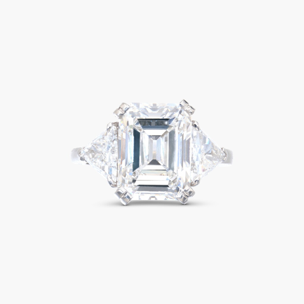 View full screen - View 1 of Lot 570. Diamond Ring.
