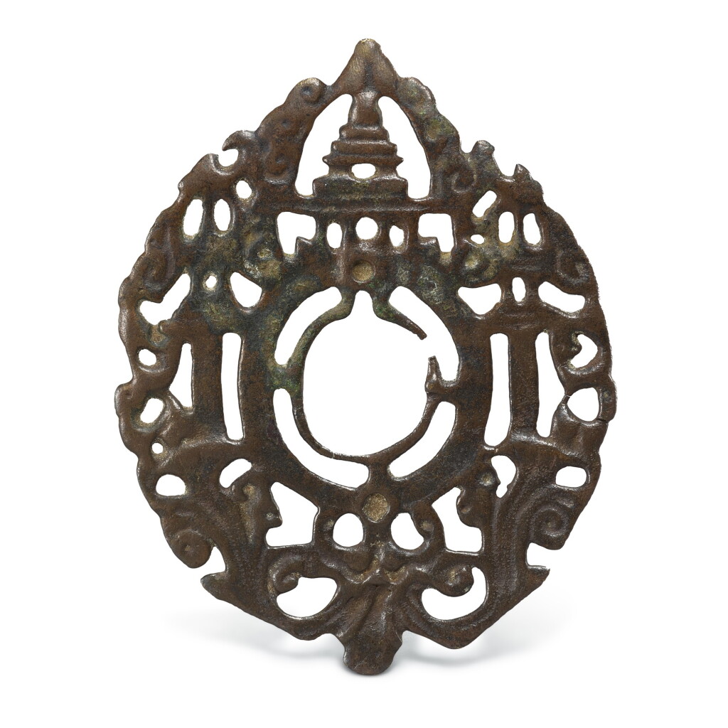 View full screen - View 1 of Lot 3026. A copper-alloy 'stupa and monster mask' thogchag, Tibet, 8th - 11th century 八至十一世紀 西藏 舍利塔紋天鐵.