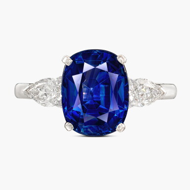 View full screen - View 1 of Lot 1747. Sapphire and Diamond Ring | 4.27克拉 天然 「喀什米爾」未經加熱藍寶石 配 鑽石 戒指.