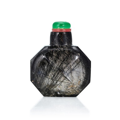 View full screen - View 1 of Lot 3055. A Faceted Hair-Crystal Snuff Bottle Qing Dynasty, 18th Century | 清十八世紀 髮晶鼻煙壺.