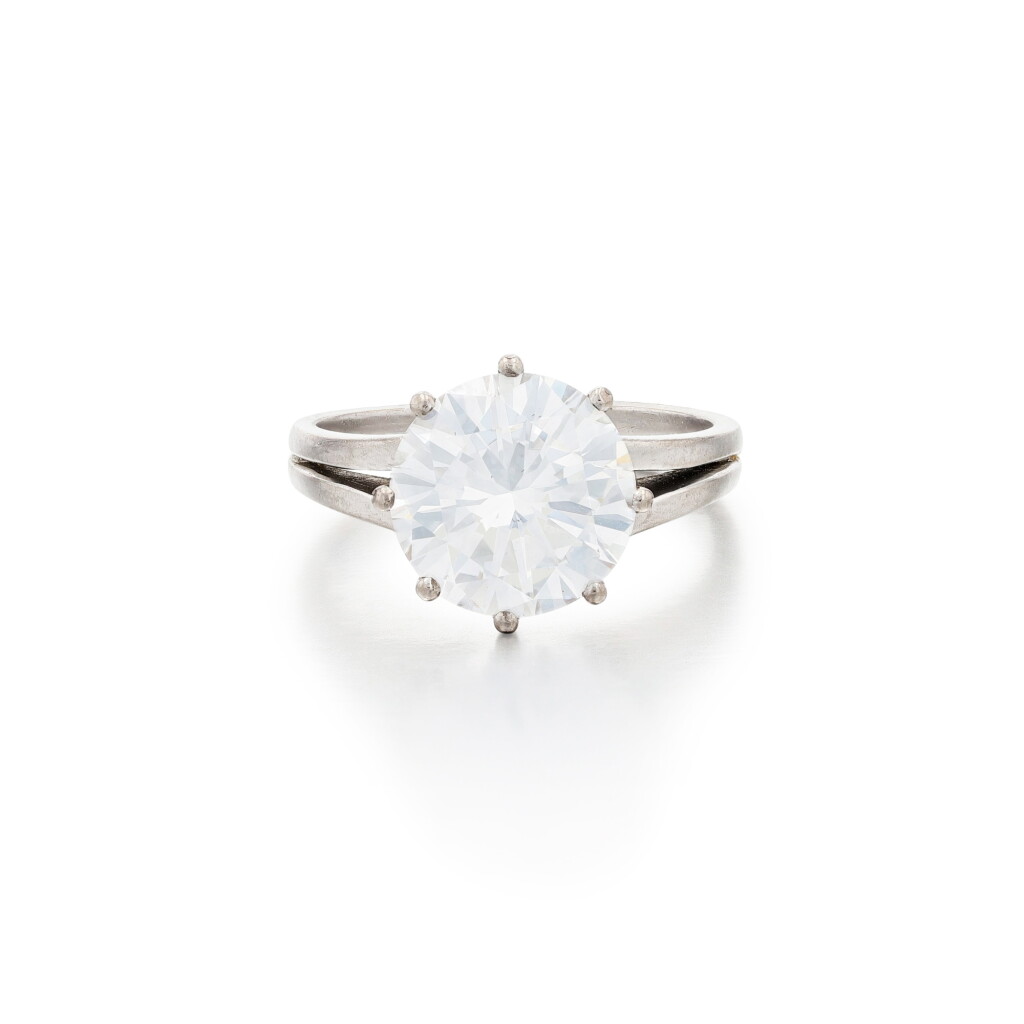 View full screen - View 1 of Lot 18. Bague diamant | Diamond ring.