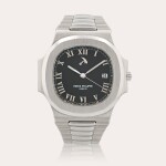 Nautilus, reference 3710/1A Montre bracelet en acier avec date et indication de réserve de marche | Stainless steel wristwatch with date, power reserve indication and bracelet Vers 1998 | Circa 1998