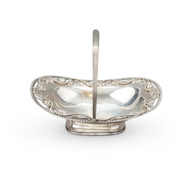 View full screen - View 1 of Lot 73. A silver bread basket, Benjamin Smith, London, 1818 | Panier à pain en argent par Benjamin Smith, Londres, 1818.