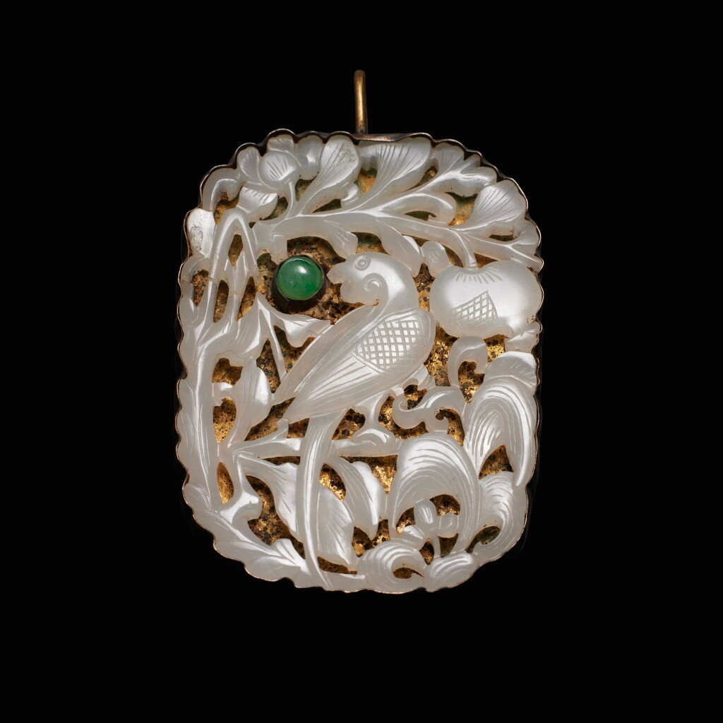 View full screen - View 1 of Lot 214. A reticulated white jade 'bird and flower' pendant, Late Ming / early Qing dynasty | 明末 / 清初 白玉鑲翠玉透雕花鳥紋珮.