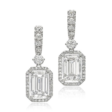 View full screen - View 1 of Lot 1830. Pair of Diamond Pendant Earrings | David Morris | 3.03 及 3.03克拉 方形 E色 鑽石 耳墜一對.