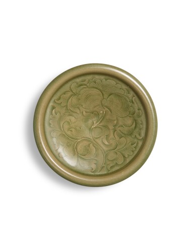 View full screen - View 1 of Lot 5032. A carved Yaozhou celadon 'peony' dish, Northern Song dynasty | 北宋 耀州青釉劃牡丹紋盤.