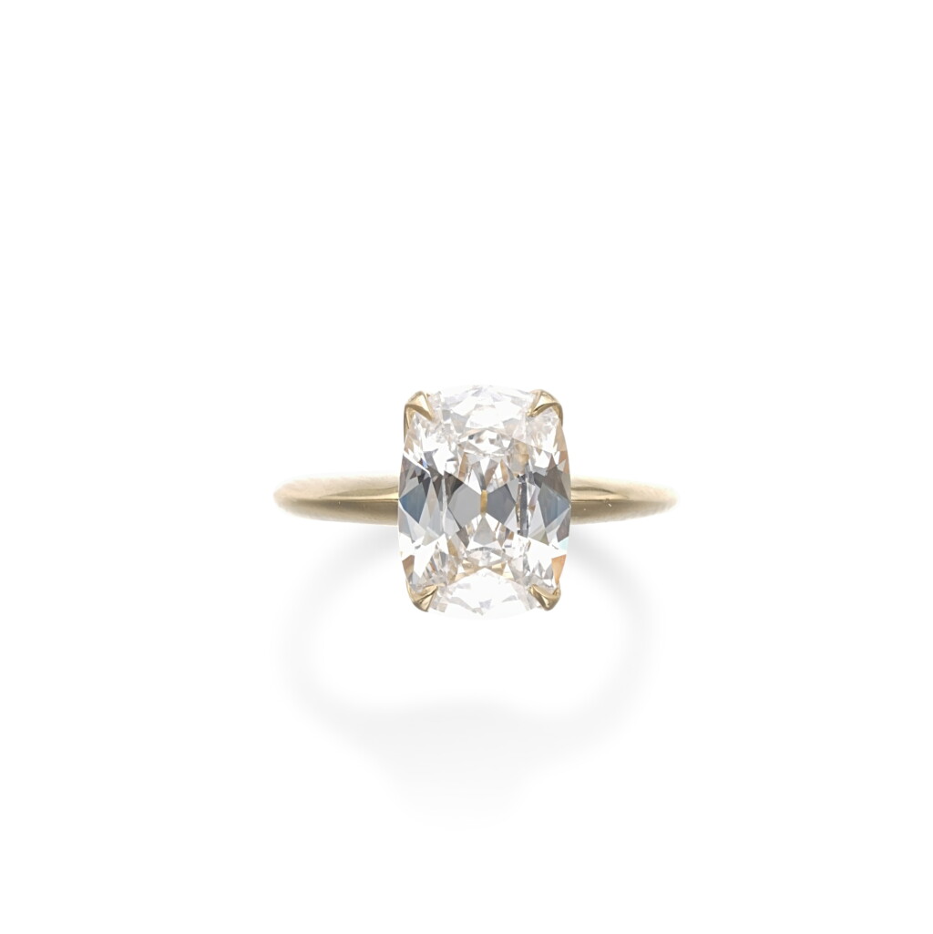 View full screen - View 1 of Lot 729. Diamond ring.
