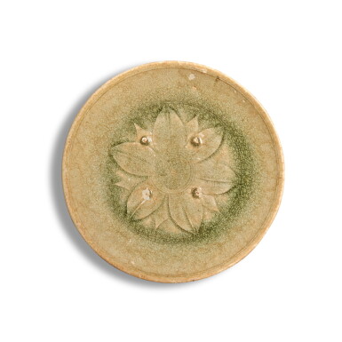 View full screen - View 1 of Lot 291. A 'Hongzhou' celadon-glazed 'lotus' dish, Six Dynasties | 六朝 洪州窰青釉蓮紋盤.