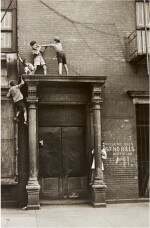 HELEN LEVITT | NEW YORK (BOYS ON A PEDIMENT)