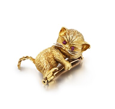 View full screen - View 1 of Lot 34. Hermès | Gold and ruby brooch | Broche or et rubis.