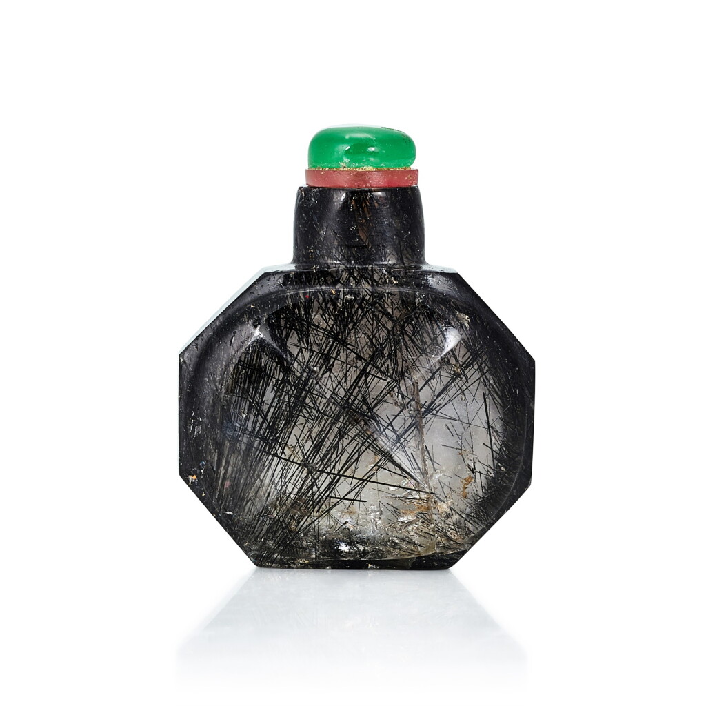 View full screen - View 1 of Lot 3055. A Faceted Hair-Crystal Snuff Bottle Qing Dynasty, 18th Century | 清十八世紀 髮晶鼻煙壺.