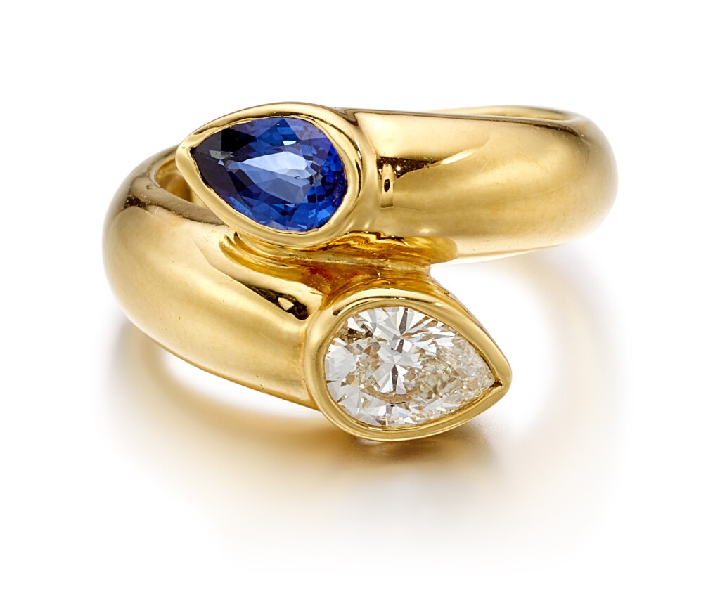Voir en plein écran - Voir 1 du lot 1059. CARTIER | SAPPHIRE AND DIAMOND RING | 卡地亞 藍寶石 配 鑽石 戒指.