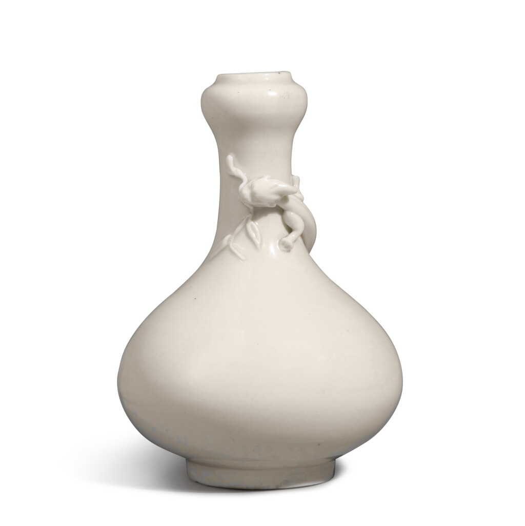 View full screen - View 1 of Lot 323. A 'Dehua' 'chilong' garlic-mouth vase, Qing dynasty, Kangxi period | 清康熙 德化白釉螭龍紋蒜頭瓶.