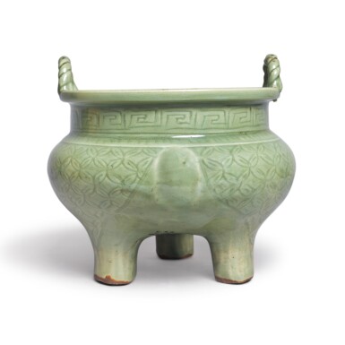 View full screen - View 1 of Lot 510. A LARGE 'LONGQUAN' CELADON-GLAZED TRIPOD CENSER, MING DYNASTY, 16TH CENTURY.