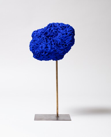 View full screen - View 1 of Lot 105. Éponge bleue.