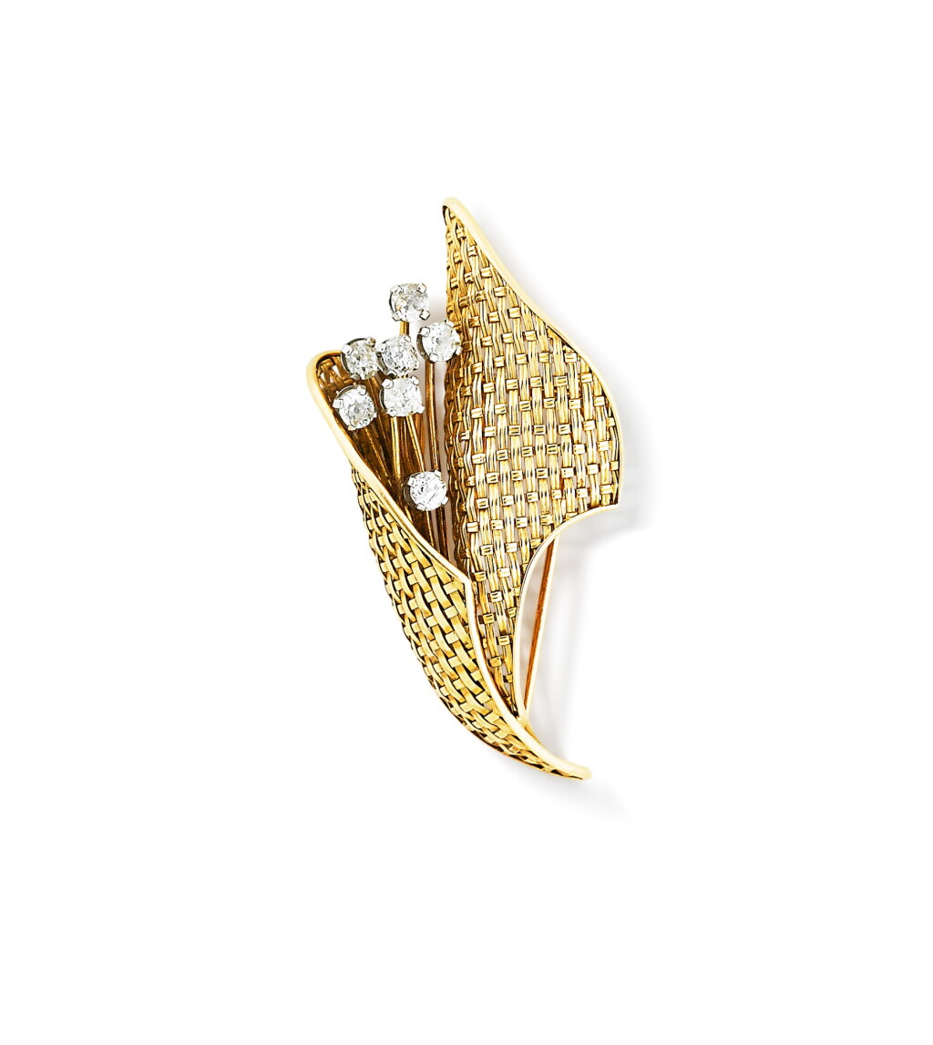 View full screen - View 1 of Lot 65. Broche diamants | Diamond brooch.