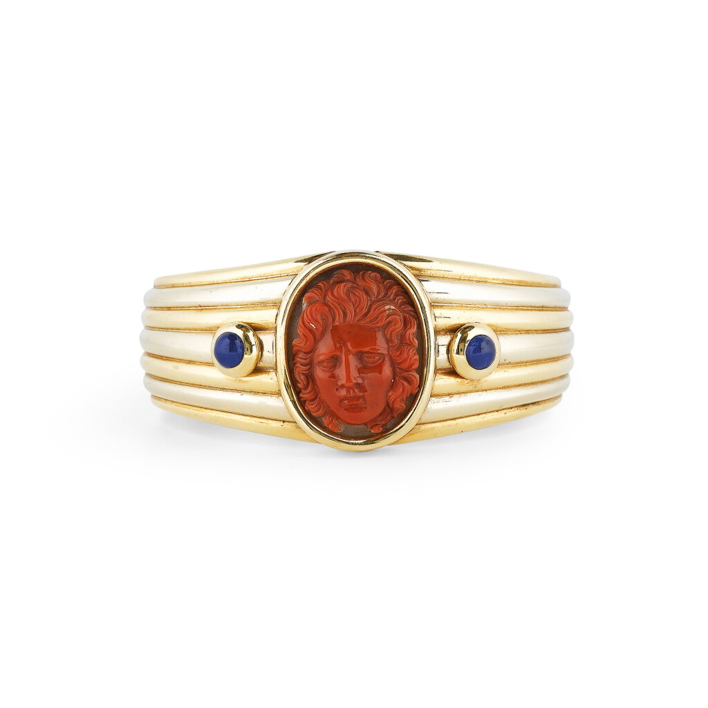View full screen - View 1 of Lot 62. BULGARI | MANCHETTE CAMÉE SARDOINE ET SAPHIRS | SARDONYX CAMEO AND SAPPHIRE CUFF.