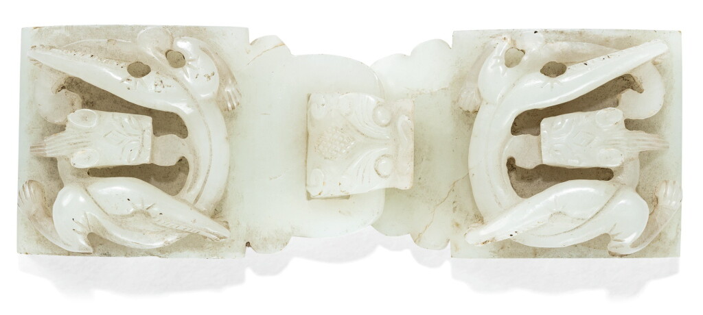 View full screen - View 1 of Lot 62. BOUCLE DE CEINTURE EN JADE CÉLADON PÂLE DYNASTIE QING, XVIIIE SIÈCLE | 清十八世紀 青白玉螭龍紋龍首帶扣 | A pale celadon jade belt-buckle, Qing Dynasty, 18th century.