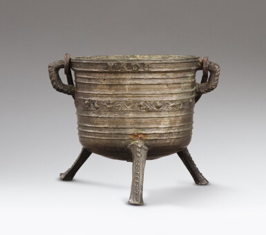 View full screen - View 1 of Lot 304. Tripod Basin with flower ornaments | Bassin tripode à décor floral.