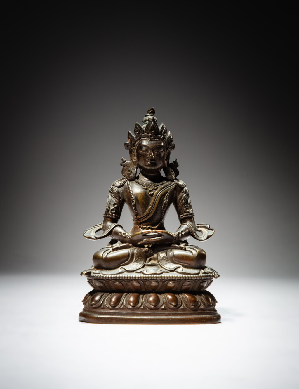 View full screen - View 1 of Lot 60. A bronze figure of a Bodhisattva, Qing dynasty, 18th century | 清十八世紀 銅菩蕯坐像.