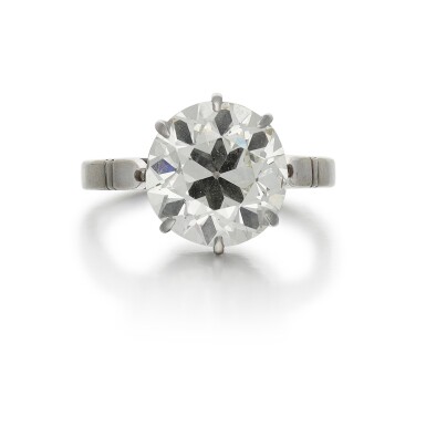 View full screen - View 1 of Lot 314. Diamond ring.