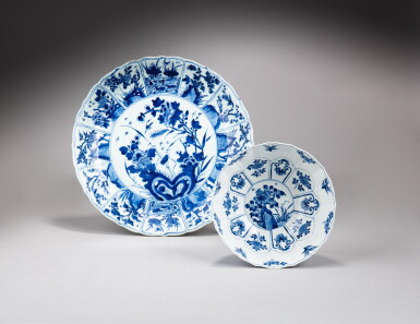View full screen - View 1 of Lot 19. A blue and white barbed-rim ‘lotus pond’ dish and a blue and white barbed-rim bowl, Qing dynasty, Kangxi period | 清康熙 青花荷塘紋菱口盤及青花菱口大盌一組兩件.