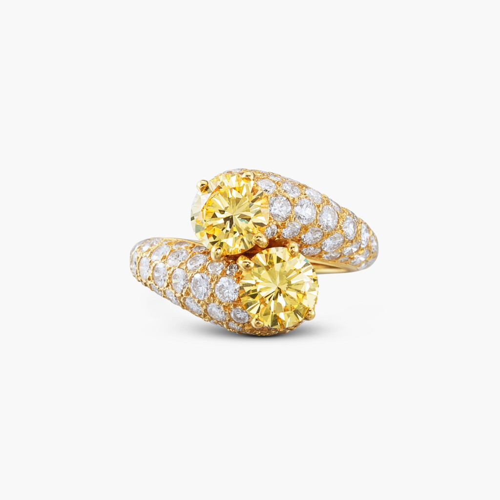 View full screen - View 1 of Lot 1417. Fancy Intense Yellow Diamond and Diamond 'Toi et Moi' Ring | 1.17 及 1.11克拉 濃彩黃色鑽石 配 鑽石 戒指.