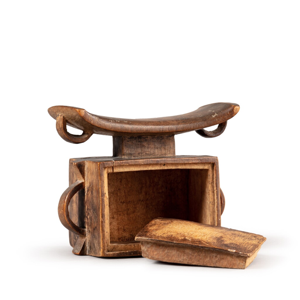 View full screen - View 1 of Lot 12. Tsonga Box Neckrest, Zimbabwe | Appuie-tête, Tsonga, Zimbabwe .