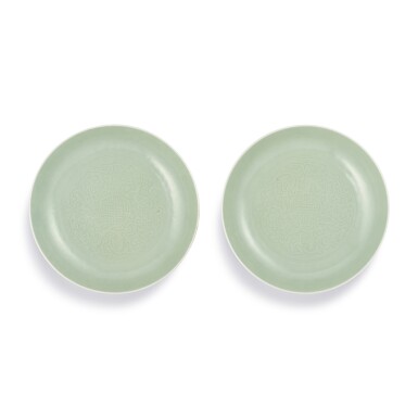 View full screen - View 1 of Lot 3704. A pair of celadon-glazed 'kui dragon' dishes, Marks and period of Yongzheng | 清雍正 豆青釉刻夔龍捧壽盤一對 《大清雍正年製》款.