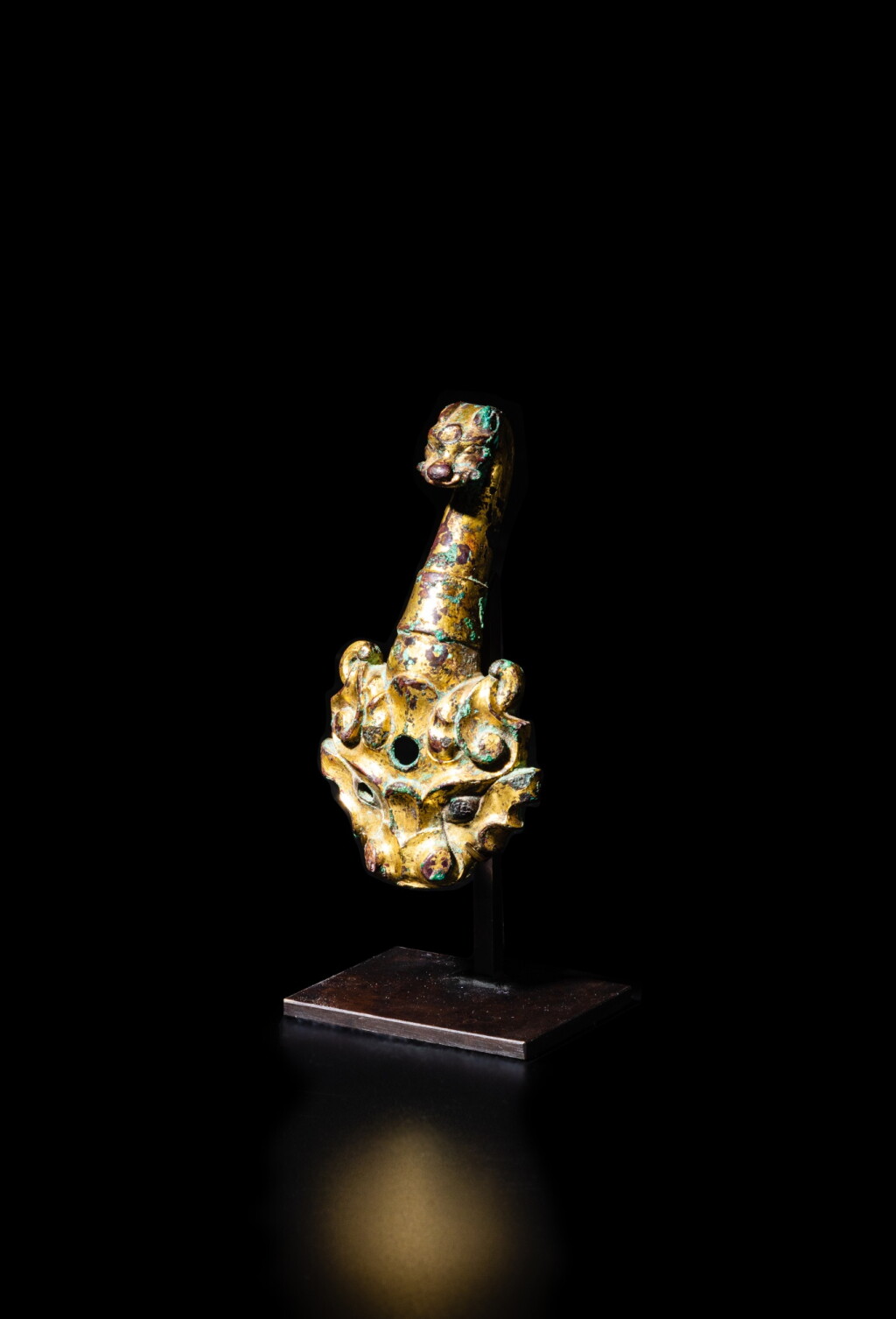 View full screen - View 1 of Lot 96. A gilt bronze belt hook, Warring states period | 戰國 鎏金銅獸面紋帶鉤.