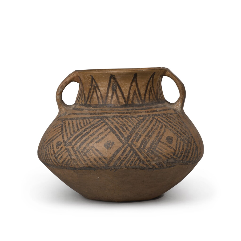 View full screen - View 1 of Lot 101. A painted pottery jar, Late Neolithic period, Majiayao culture | 新石器時代末 馬家窰文化 彩繪陶罐.