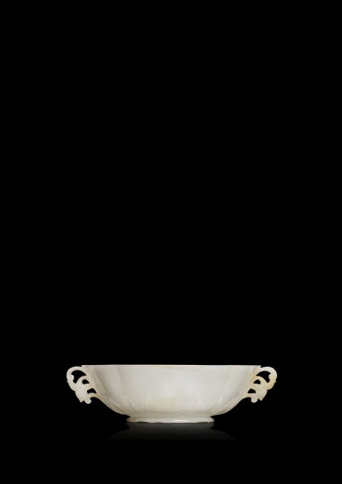 View full screen - View 1 of Lot 3687. A white jade Mughal-style handled bowl, Qing dynasty, Qianlong period | 清乾隆 白玉痕都斯坦式雙花蕾耳盌.