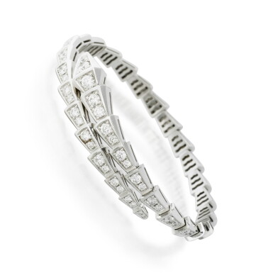 View full screen - View 1 of Lot 121. Bulgari | Bracelet or et diamants, "Serpenti | Gold and diamond bracelet 'Serpenti'.